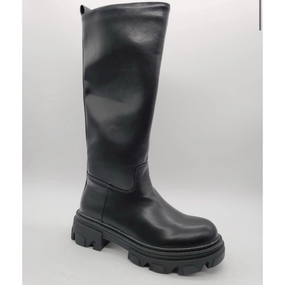 NEW! KNEE HIGH LUG SOLE FAUX LEATHER BOOT WITH SIDE ZIPPER - Picture 3 of 4